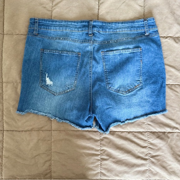 Forever 21 Distressed Stretchy Shorts - Picture 5 of 6